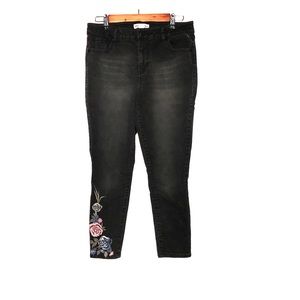 Artisan NY Black Embroidered Cropped Skinny Jeans